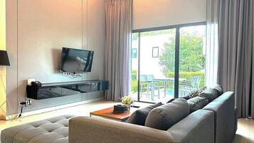 Villa, Pool View | Living area