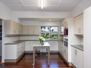 Private kitchen - Large family home in a quiet rural location. (Isis Central)