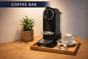 Kaffee und/oder Kaffeemaschine