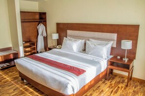 Deluxe Double Room, Balcony, River View | Desk, laptop workspace, iron/ironing board, free WiFi - Hotel Riverview by Tenzinlig (Thimphu)