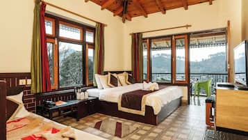 Executive Double Room | Hypo-allergenic bedding, desk, soundproofing, free WiFi