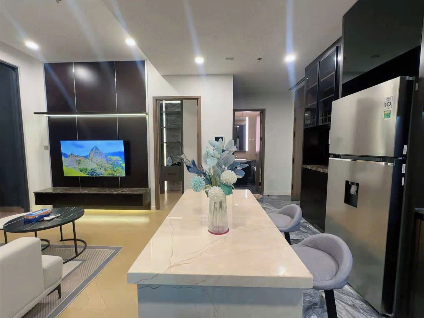 Deluxe Apartment, City View | Dining