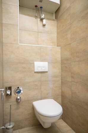 Shower, hair dryer - Suite with character I Graz-Süd for 2 24-7 Check-in (Graz)