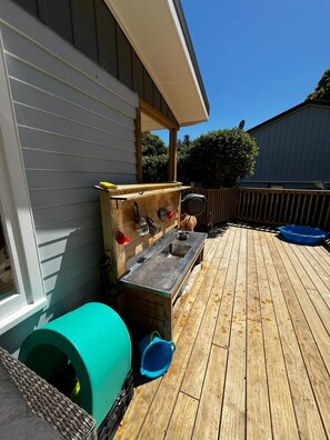 Terrace/patio - Peaceful Coastal Retreat - Perfect for the family & pet friendly! (Whangaparāoa)