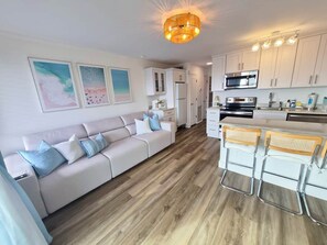 Living area - Oceanfront • Private Beach + Pier • Best View (Isle of Palms)