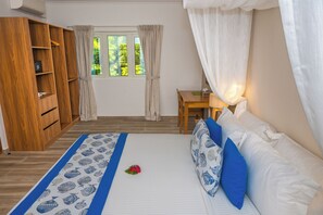 9 bedrooms, iron/ironing board, WiFi, bed sheets