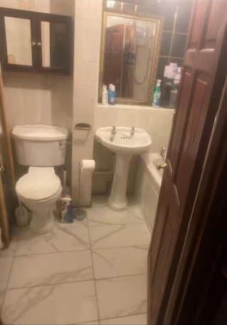 Towels. Cozy Private Room with Modern Amenities in Dagenham