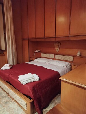 3 bedrooms, iron/ironing board, WiFi, bed sheets - Napoli Residenza Castiglia: the Poet's house (Napoli)