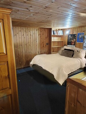 3 chambres, fer et planche à repasser, Wi-Fi, draps fournis