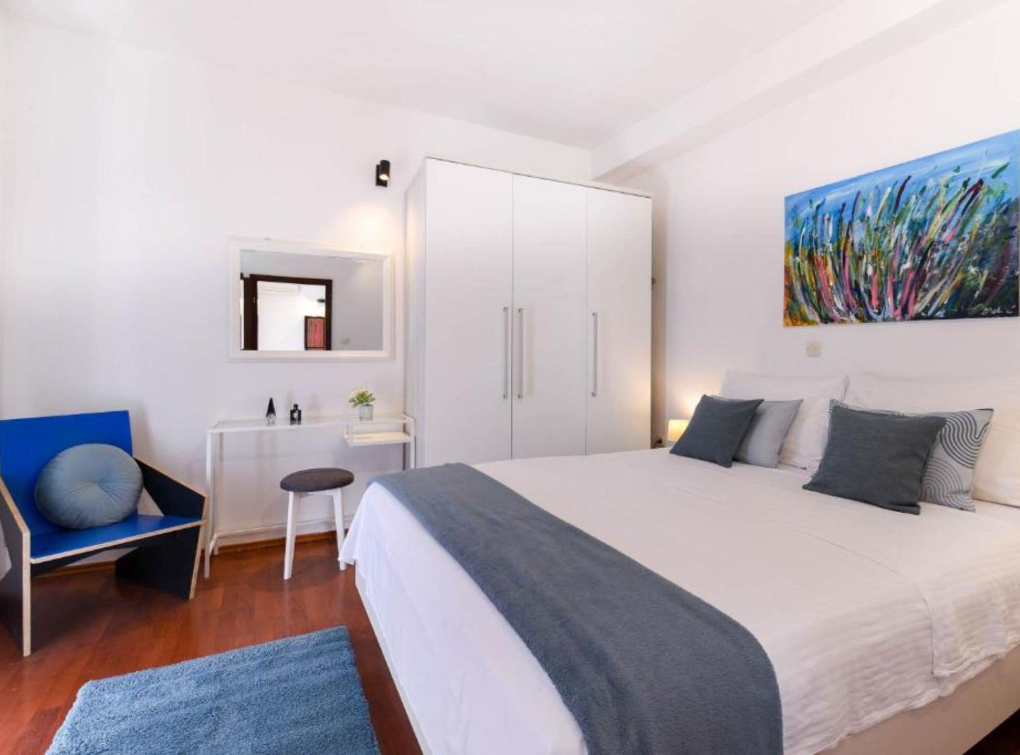 Nhà (Two Bedroom Holiday Home)