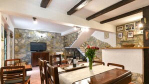Hus (Two Bedroom Holiday Home) | Spisestue