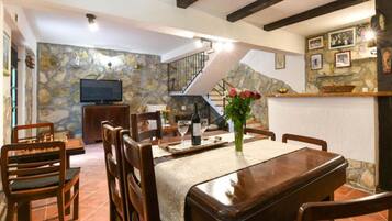 House (Two Bedroom Holiday Home) | Dining room