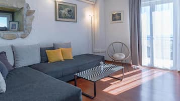 Ferienhaus (Two Bedroom Holiday Home) | Wohnzimmer | 32-Zoll-Flachbildfernseher mit Kabelempfang