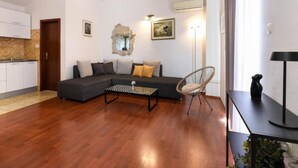 Hus (Two Bedroom Holiday Home) | Oppholdsrom