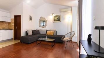 House (Two Bedroom Holiday Home) | Living room | 32-inch flat-screen TV with cable channels