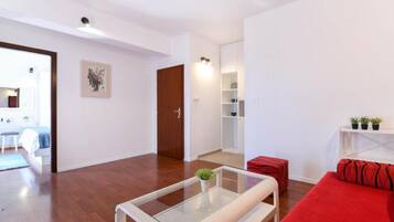 House (Two Bedroom Holiday Home) | Living room | 32-inch flat-screen TV with cable channels