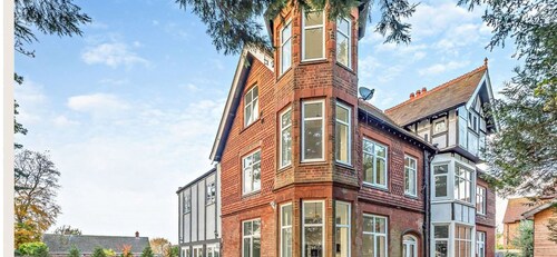 Spacious Edwardian house ideal for corporate stays