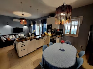 บ้านพัก (Four bedroom Villa) | ครัวส่วนตัว | ตู้เย็น