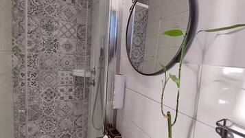 House (Four bedroom Villa) | Bathroom | Towels