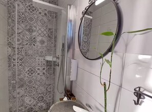 Nhà (Four bedroom Villa) | Phòng tắm | Khăn tắm 