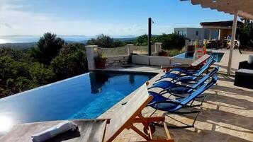 House (Four bedroom Villa) | Outdoor pool