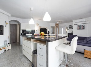 Departamento (Superior Two Bedroom Apartment with T) | Cocina privada | Refrigerador 