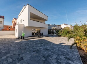 Apartment (De Luxe Three Bedroom Apartment with ) | Aussenbereich