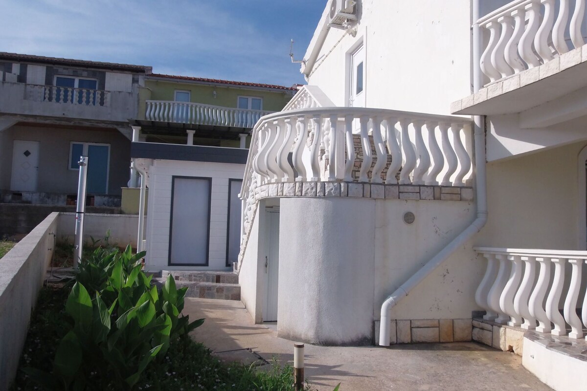 Căn hộ (Two Bedroom Apartment with Terrace) | Ngoại thất