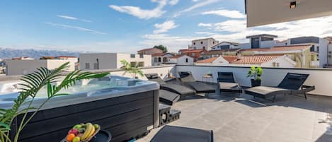 Apartment (De Luxe Three Bedroom Apartment with ) | Outdoor pool
