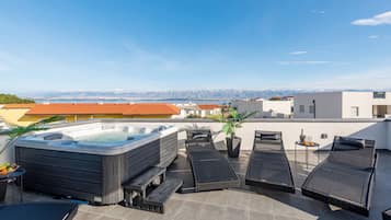 Apartment (De Luxe Three Bedroom Apartment with ) | Outdoor pool