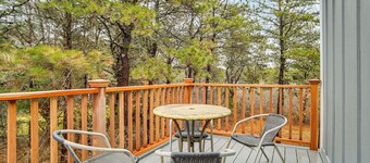 2 Mi to Main St & Beach! Family Home in Edgartown