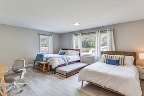 2 bedrooms, iron/ironing board, internet, bed sheets