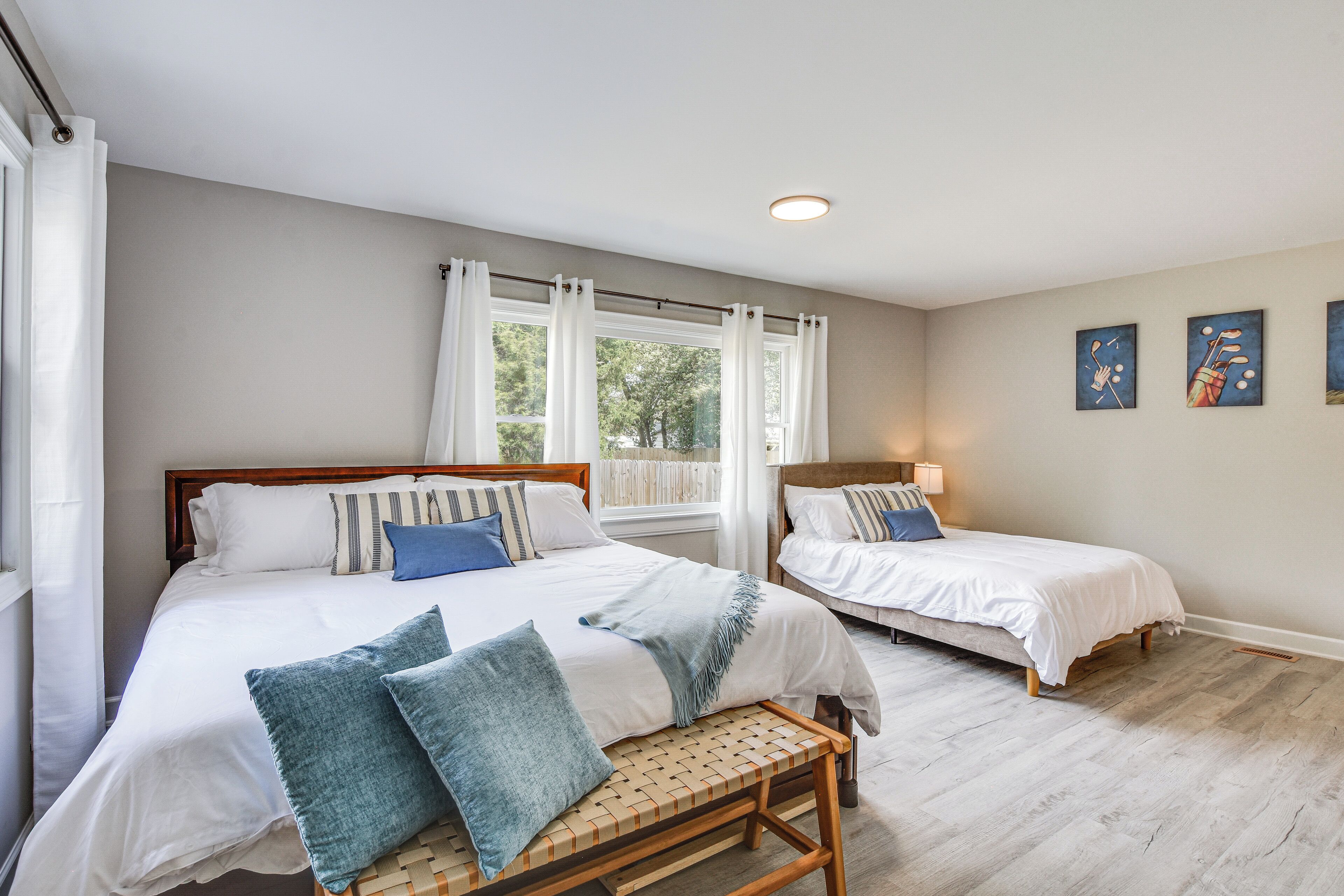 2 bedrooms, iron/ironing board, internet, bed sheets