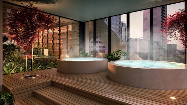 Ein moderner Spa-Bereich mit zwei Whirlpools, Holzterrasse und Blick auf die Stadt durch große Fenster.