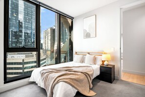 2 bedrooms, desk, iron/ironing board, free WiFi - Luxe Sky High 2 Bedroom CBD Apartment with Pool Gym Spa and Views (Melbourne)