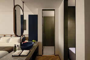 Habitación doble familiar, vista a la ciudad | Baño