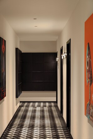 المنشأة من الداخل