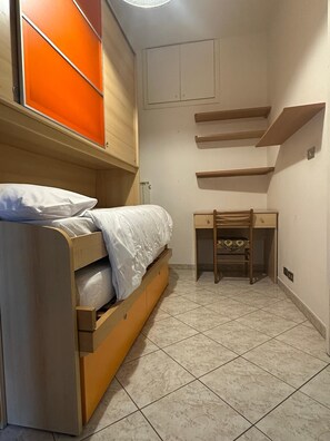 2 bedrooms, desk, iron/ironing board, travel crib - Tamagno Residence - Comfort in the Heart of the City (Varese)