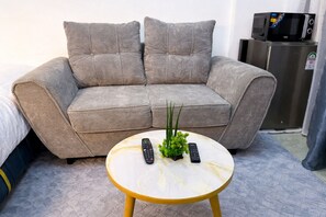 Living area - Amazing studio in enchanting Nairobi for your stay (Nairobi)