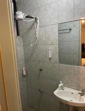 Shower, towels, soap, toilet paper - Amazing studio in enchanting Nairobi for your stay (Nairobi)