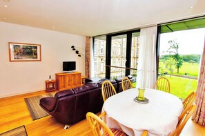 Interior - Modern Stylish 2BR Garden View (Edinburgh)