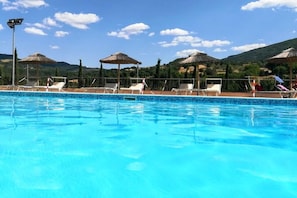 Pool - Holiday Home in Assisi near Mount Subasio (Assisi)