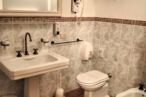 Regadera y secadora de cabello 