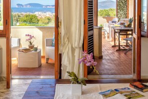 Interior - Villa Contessa, a peaceful sea-view retreat (Sardegna)