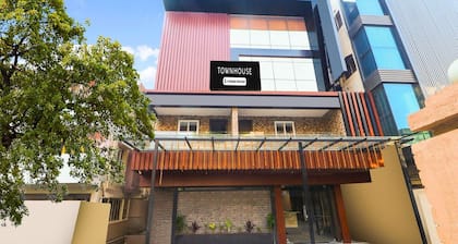 HĂŽtel O Birsa Stade ferroviaire