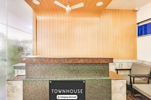 Lobby - Super Townhouse Visakhapatnam (Dwarka Nagar, Visakhapatnam)