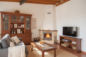 Smart TV, fireplace - Samuel's house with private pool (Granadilla de Abona)