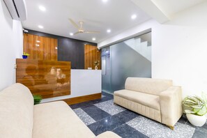 Reception - Fortune Inn Sector - 104 By ASPL (Noida)