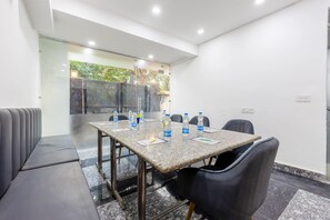 Lobby sitting area - Fortune Inn Sector - 104 By ASPL (Noida)