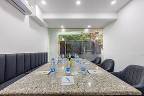 Lobby sitting area - Fortune Inn Sector - 104 By ASPL (Noida)